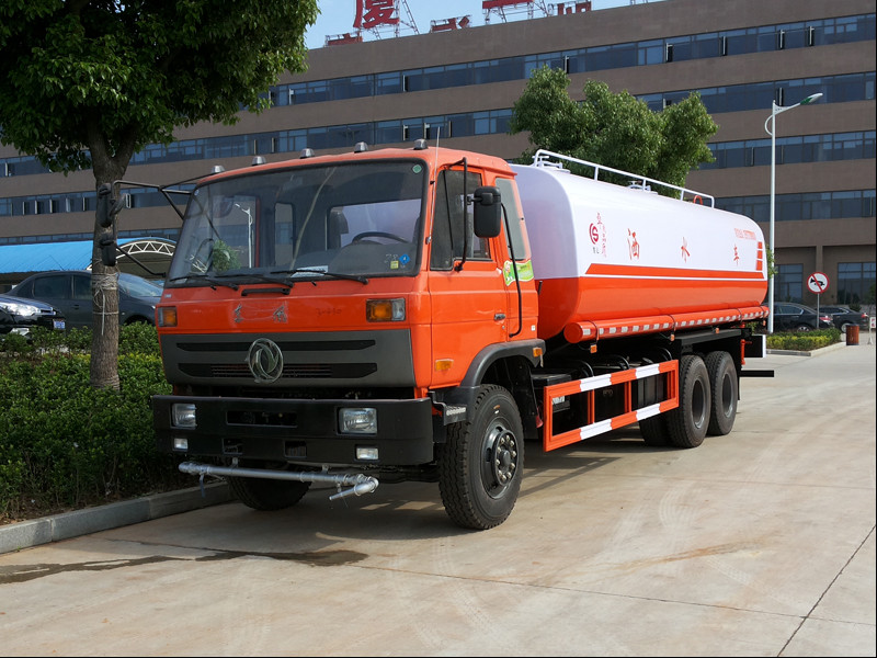 東風后雙橋灑水車（18-20噸）