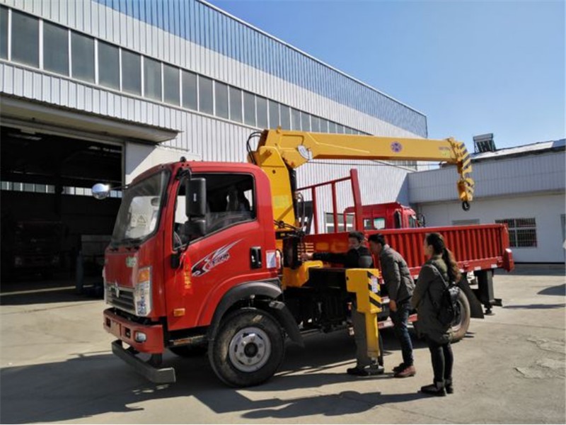 重汽王牌4噸隨車吊（藍(lán)牌）