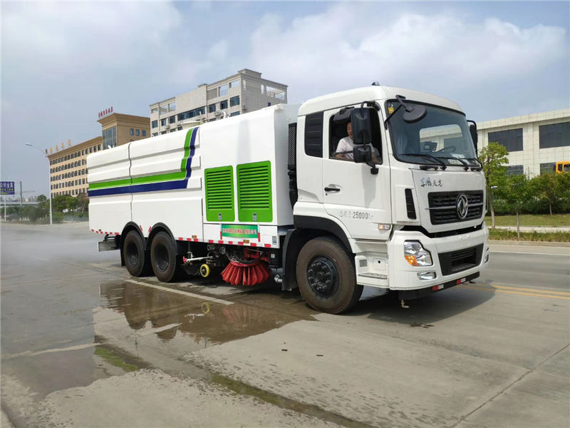 東風(fēng)天龍掃路車（15噸）