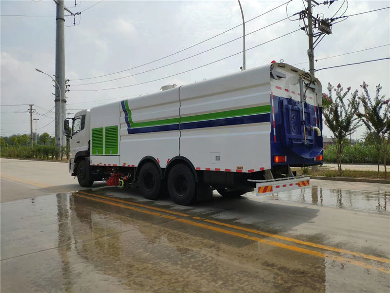 東風(fēng)天龍掃路車（15噸）