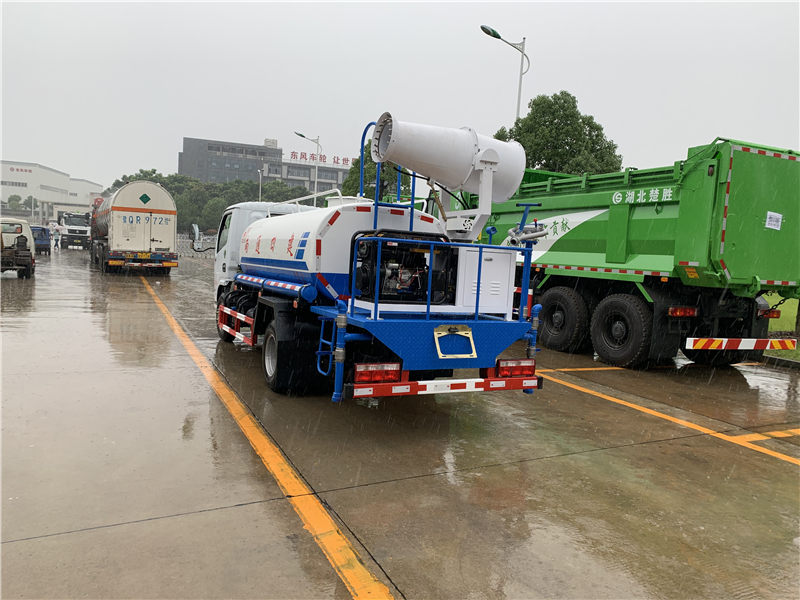 東風(fēng)多利卡霧炮車（國(guó)六3-5噸）